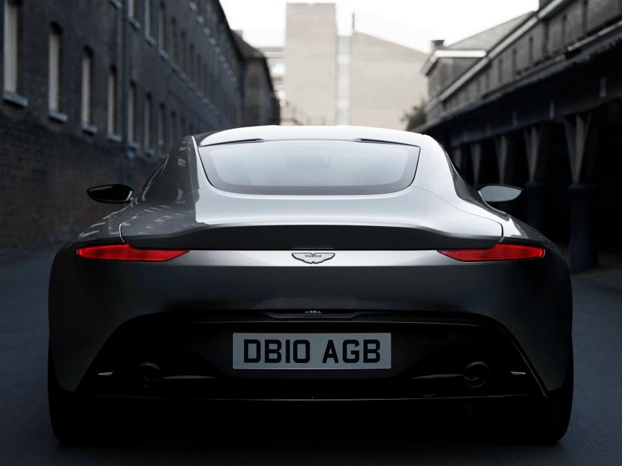  Aston Martin DB10 2015 года  (фото 2 из 35)